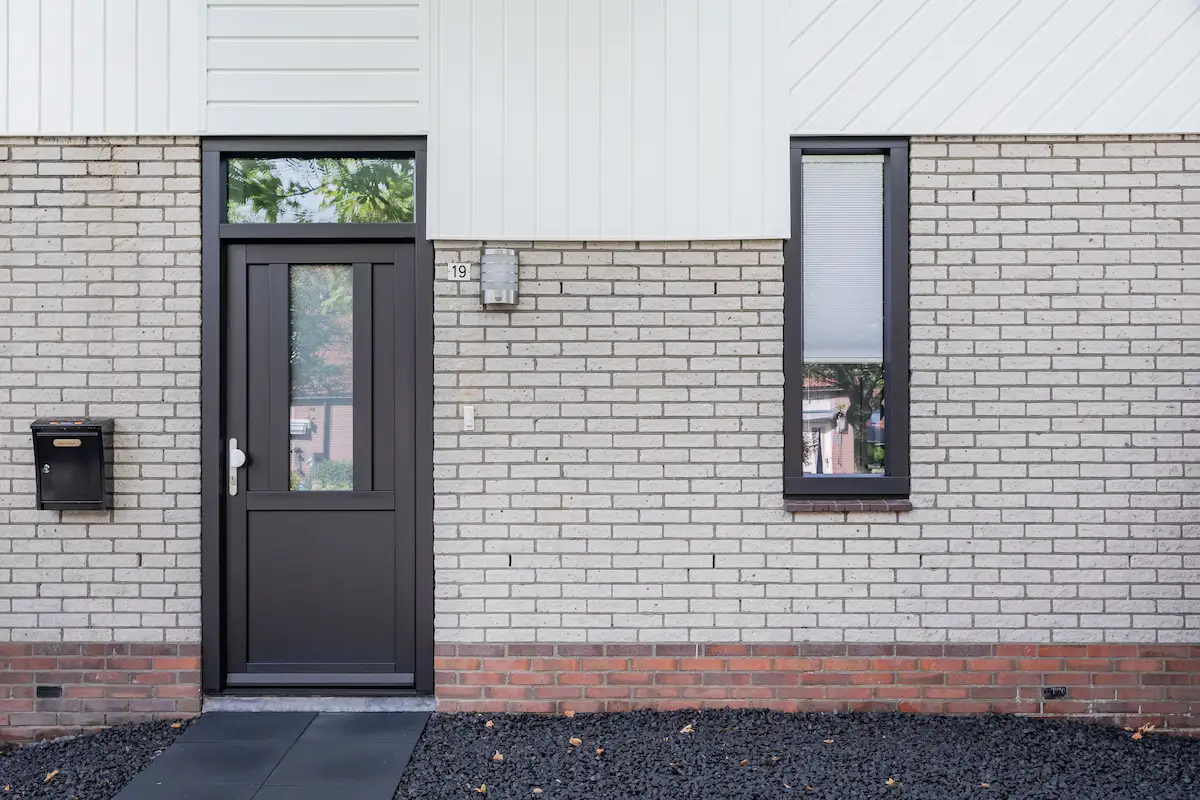 Grijze kunststof kozijnen